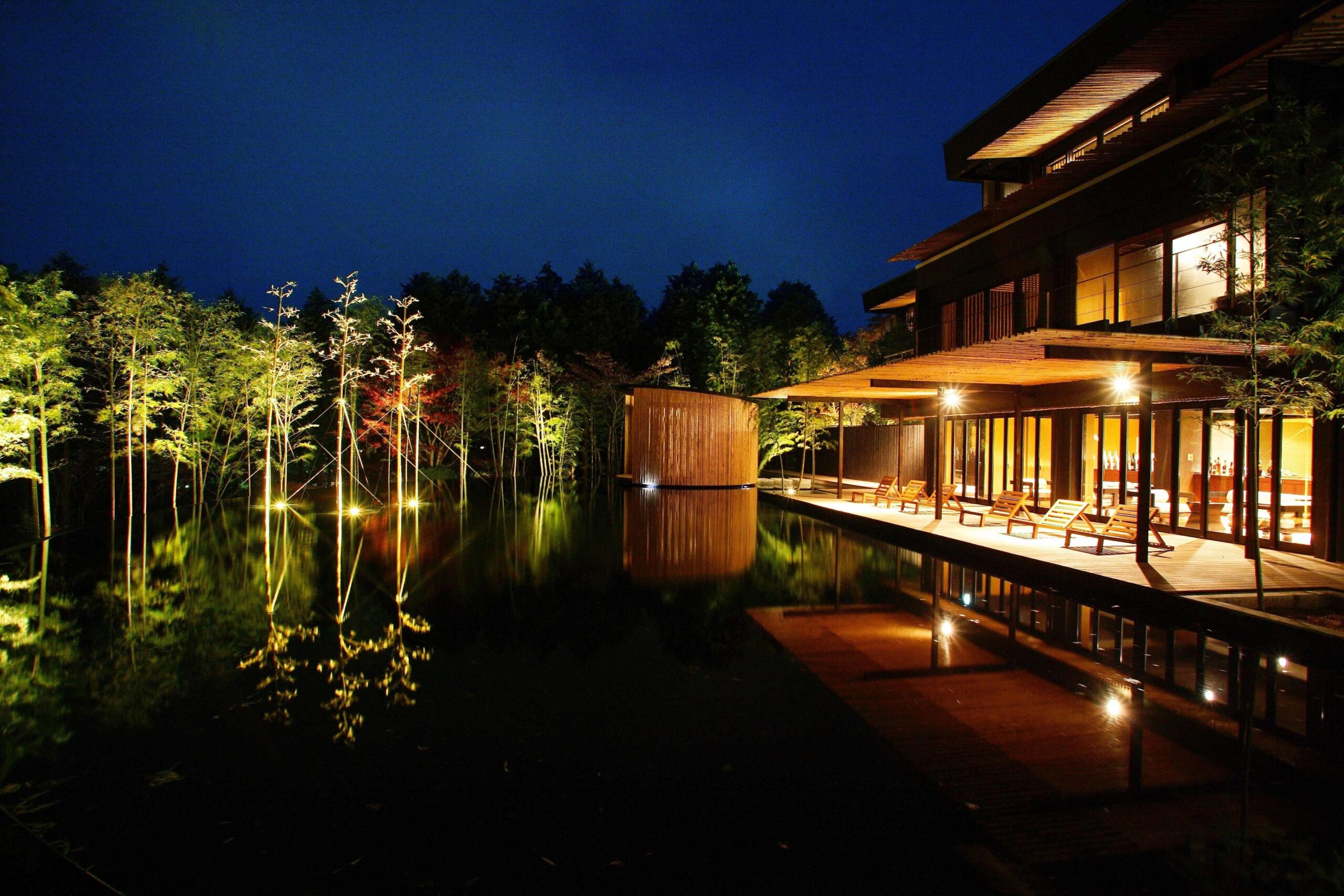 Illuminated exterior and reflecting pool at Kinnotake Sengokuhara
