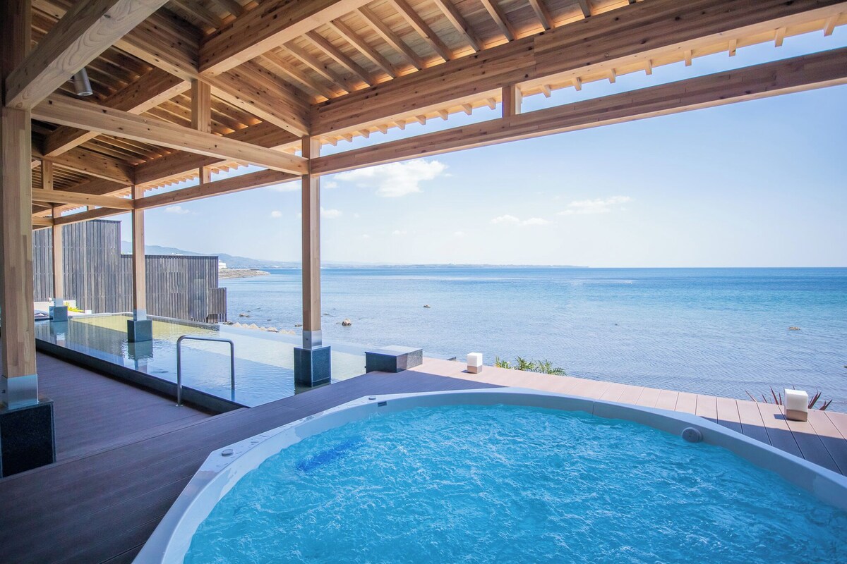 Shared waterfront bathing area at AMANE RESORT SEIKAI