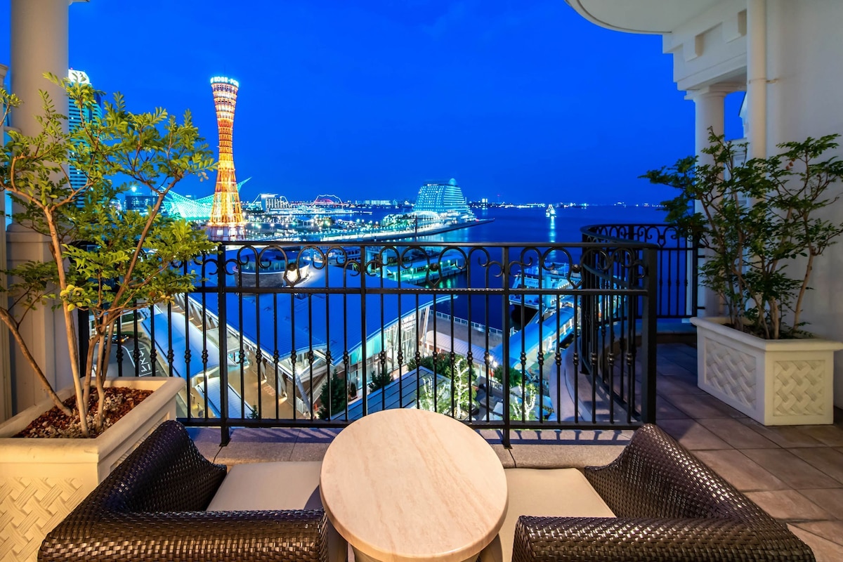 Exterior and landscaped grounds at Hotel La Suite Kobe Harborland
