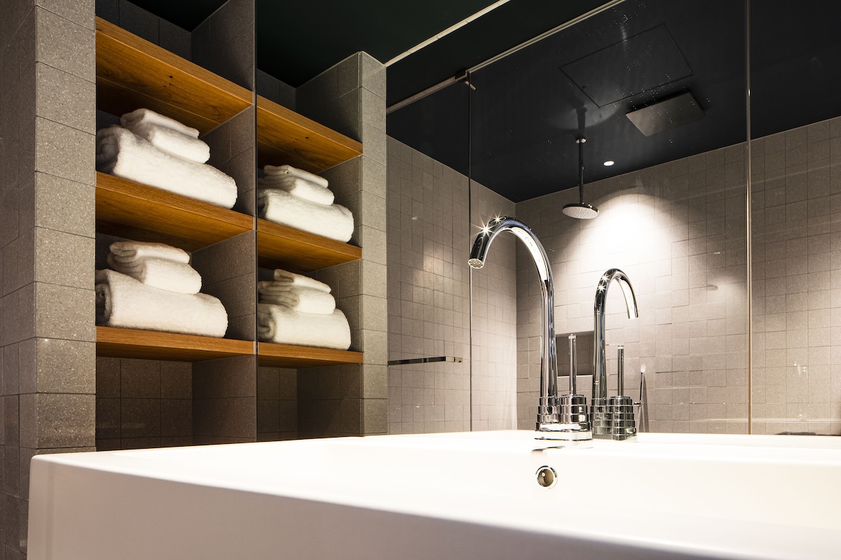 Guest bathroom with a deep soaking tub at SHIROIYA HOTEL