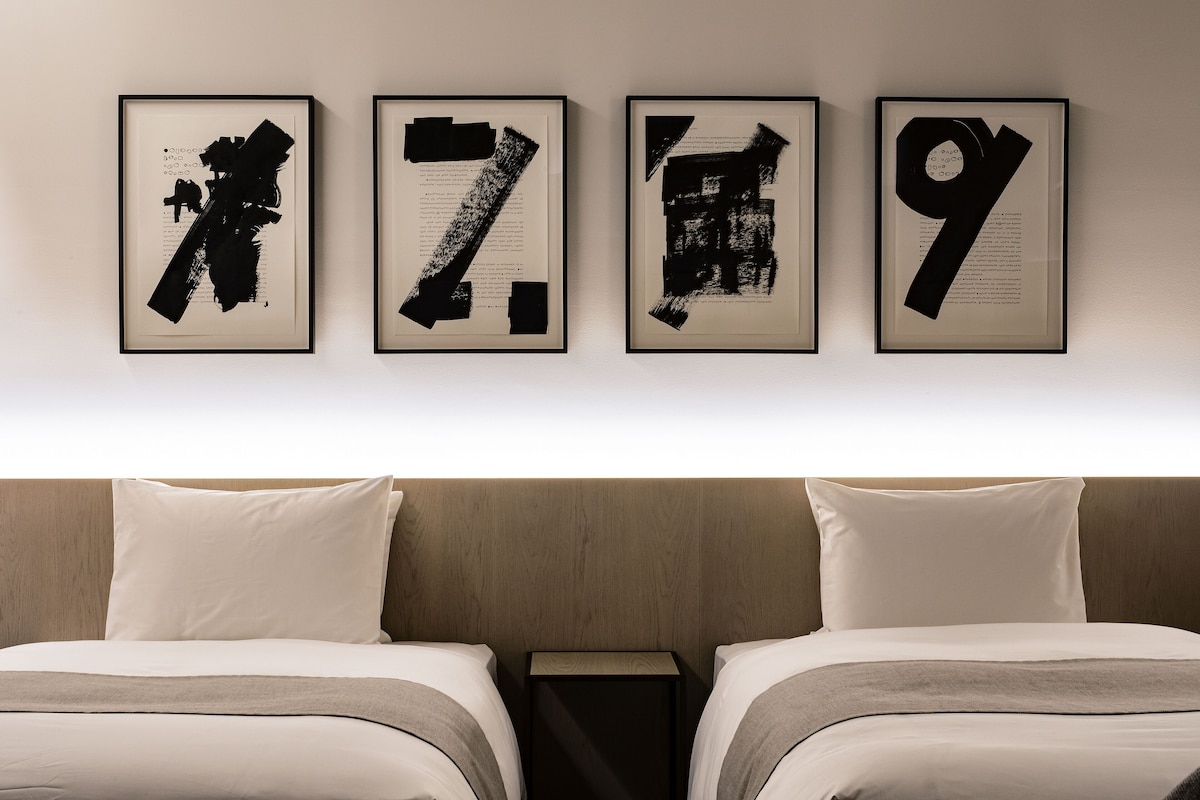 Twin guest room with original artworks at SHIROIYA HOTEL
