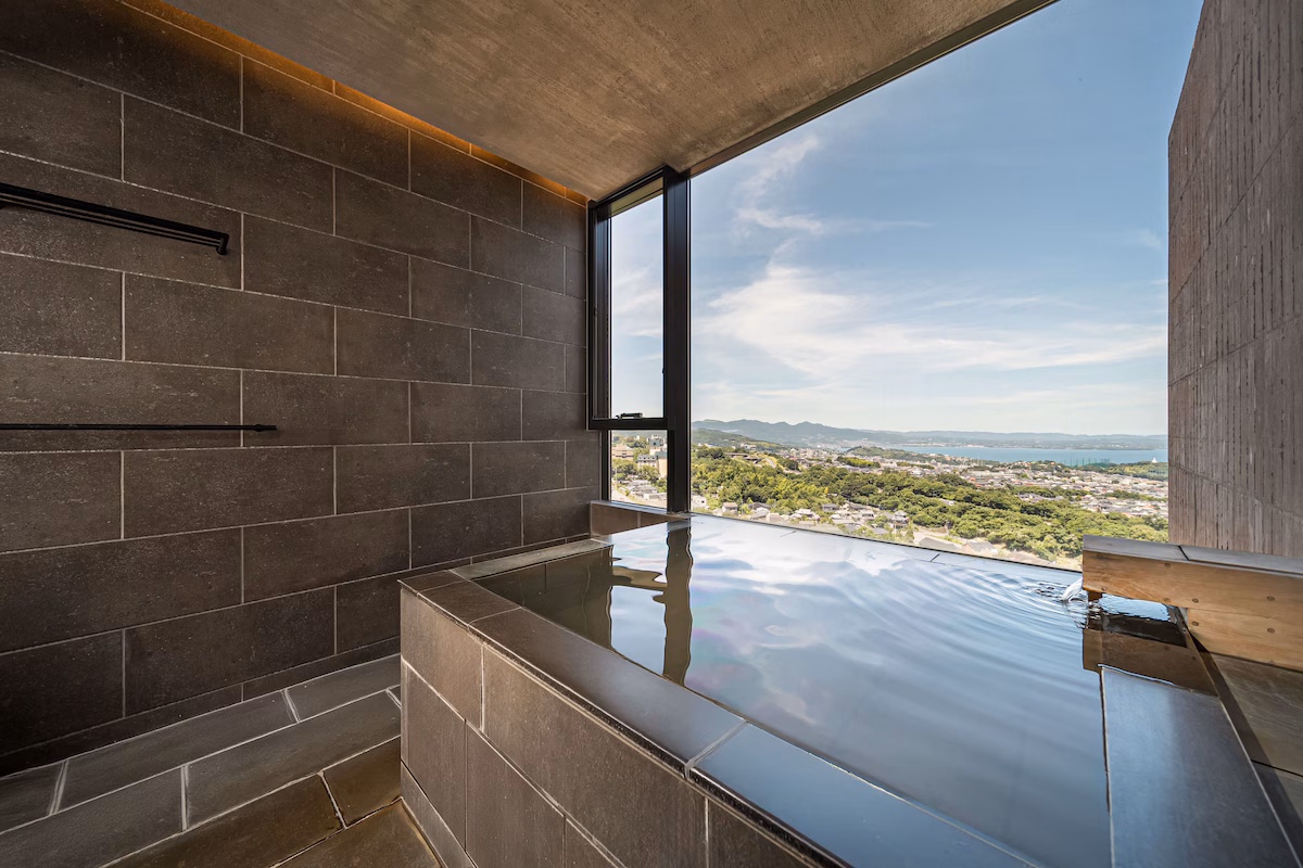 Private semi-open-air Horita onsen bath overlooking Beppu at GALLERIA MIDOBARU