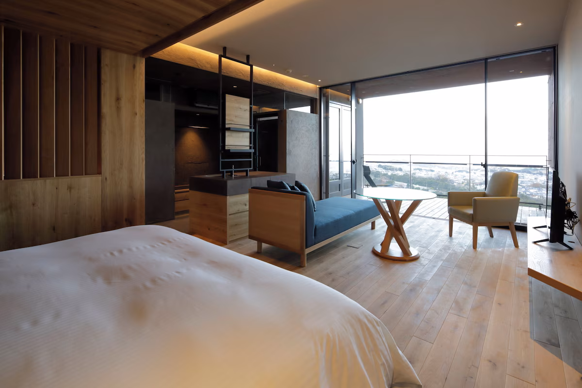 Spacious king room with balcony and city view at GALLERIA MIDOBARU