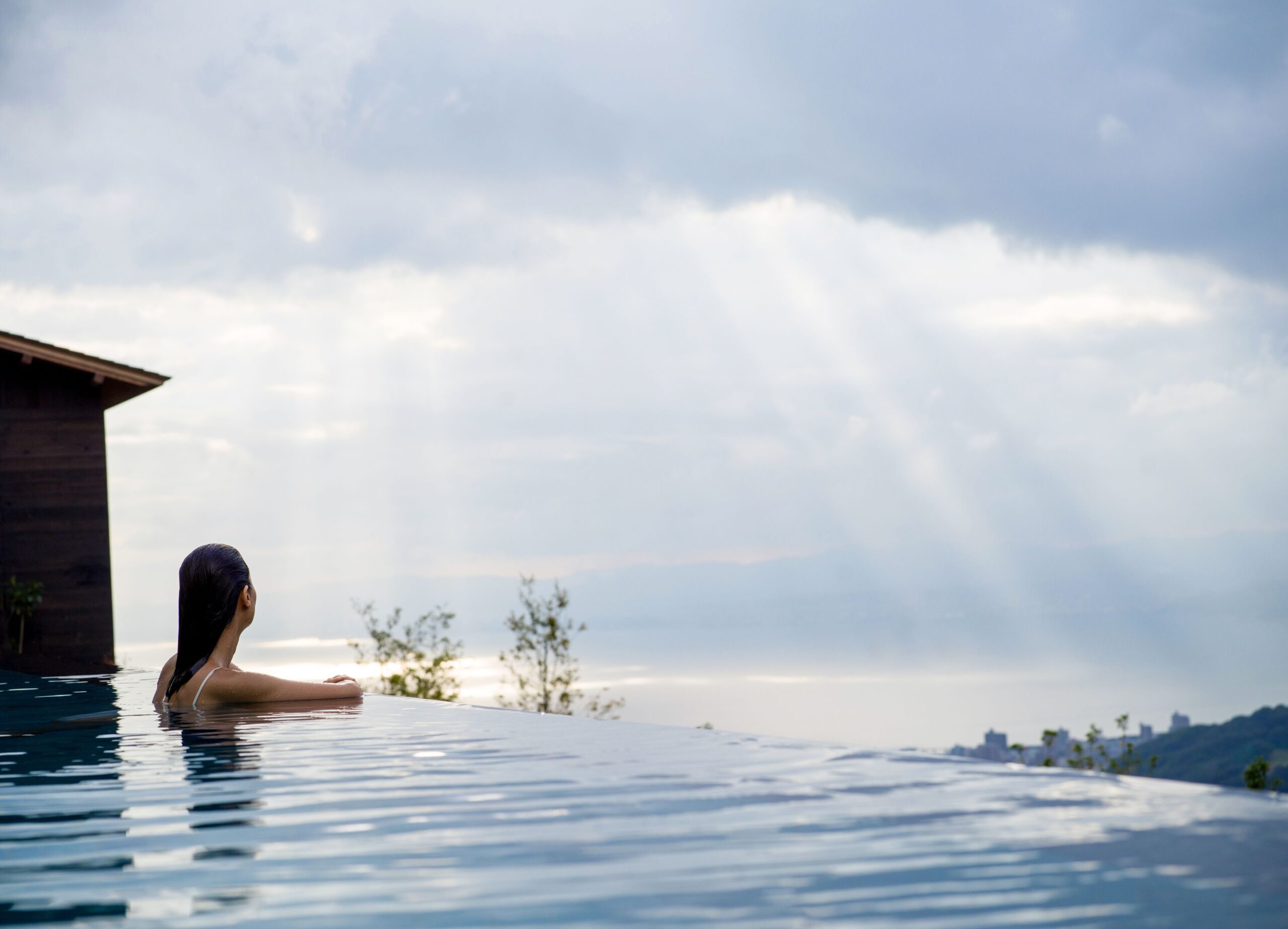 Guest relaxing in the infinity pool at ANA InterContinental Beppu