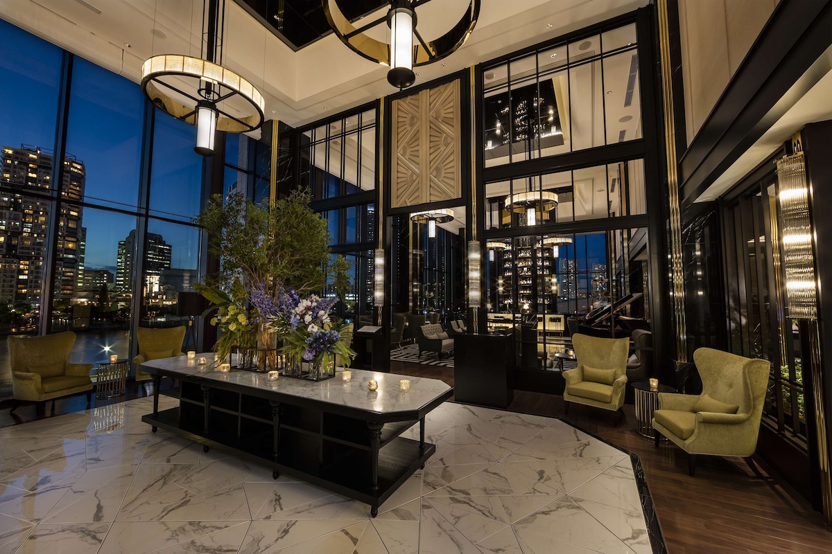 Contemporary lobby at Hilton Yokohama